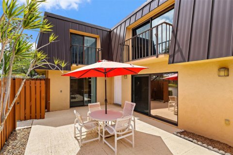 Townhouse in Stuart, Florida 2 bedrooms, 119.66 sq.m. № 2031470 - photo 5