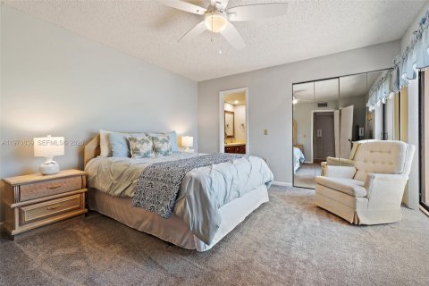 Townhouse in Stuart, Florida 2 bedrooms, 119.66 sq.m. № 2031470 - photo 19