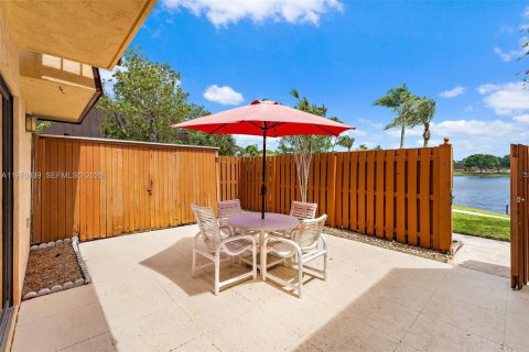 Townhouse in Stuart, Florida 2 bedrooms, 119.66 sq.m. № 2031470 - photo 4