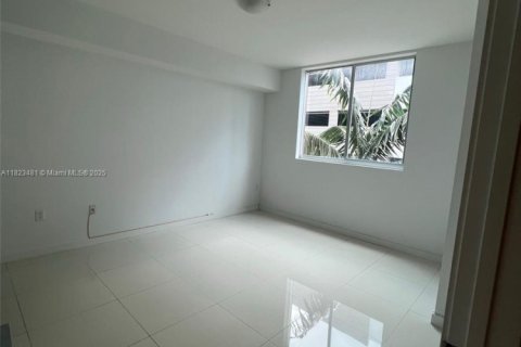 Condo in Doral, Florida, 3 bedrooms  № 2038021 - photo 21