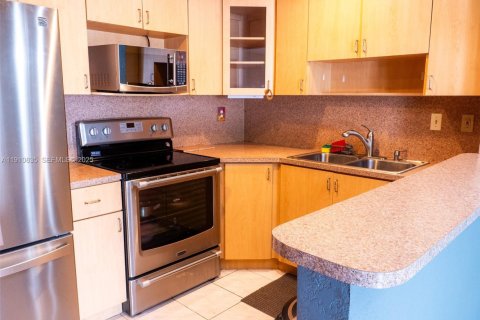 Condominio en Miami, Florida, 2 dormitorios  № 1987681