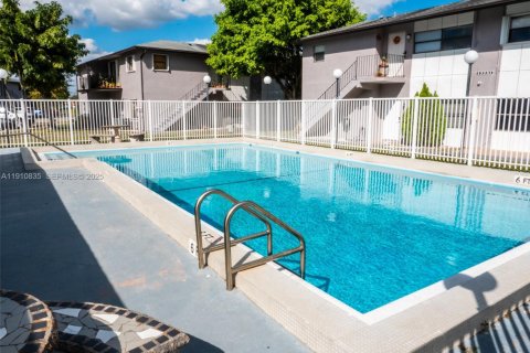 Condominio en venta en Miami, Florida, 2 dormitorios, 79.52 m2 № 1987681 - foto 13