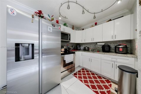 Купить кондоминиум в Хайалиа, Флорида 2 спальни, 72.46м2, № 1966168 - фото 13