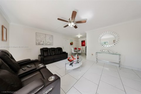 Купить кондоминиум в Хайалиа, Флорида 2 спальни, 72.46м2, № 1966168 - фото 4