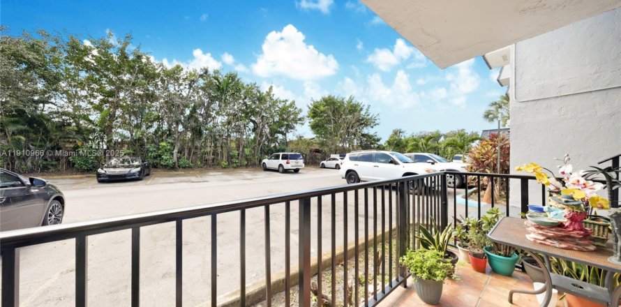 Кондоминиум с 2 спальнями в Хайалиа, Флорида № 1966168