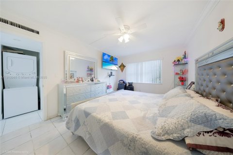 Купить кондоминиум в Хайалиа, Флорида 2 спальни, 72.46м2, № 1966168 - фото 7