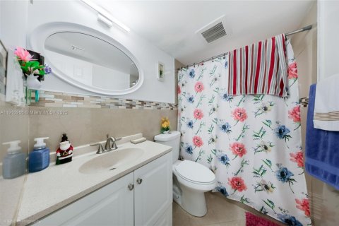 Купить кондоминиум в Хайалиа, Флорида 2 спальни, 72.46м2, № 1966168 - фото 11