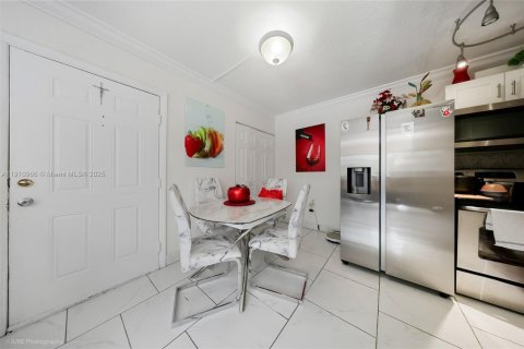 Купить кондоминиум в Хайалиа, Флорида 2 спальни, 72.46м2, № 1966168 - фото 12