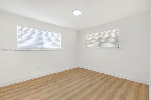 House in Miami Gardens, Florida 3 bedrooms, 113.34 sq.m. № 1951594 - photo 12