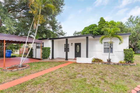 House in Miami Gardens, Florida 3 bedrooms, 113.34 sq.m. № 1951594 - photo 6