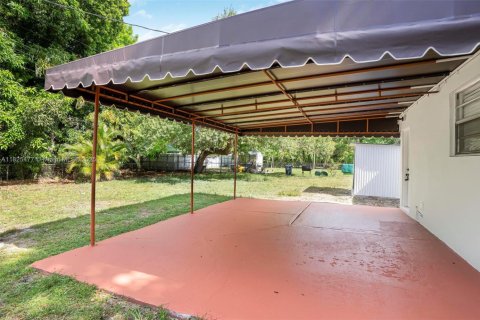 House in Miami Gardens, Florida 3 bedrooms, 113.34 sq.m. № 1951594 - photo 21