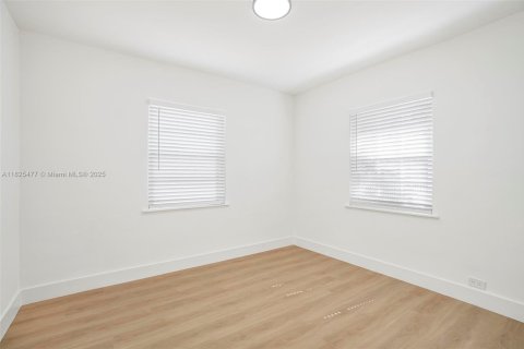 House in Miami Gardens, Florida 3 bedrooms, 113.34 sq.m. № 1951594 - photo 17