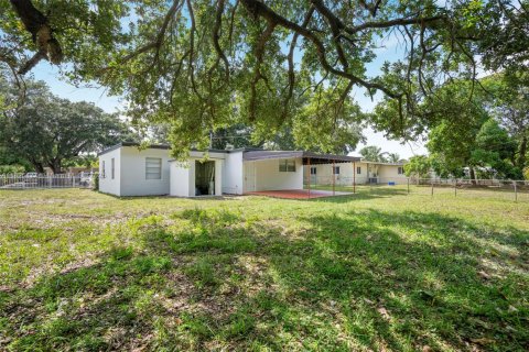 House in Miami Gardens, Florida 3 bedrooms, 113.34 sq.m. № 1951594 - photo 19