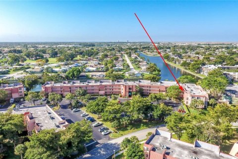 Снять в аренду кондоминиум в Тамарак, Флорида 1 спальня, 65.03м2, № 1973225 - фото 2