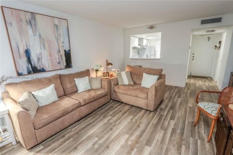 Снять в аренду кондоминиум в Тамарак, Флорида 1 спальня, 65.03м2, № 1973225 - фото 9