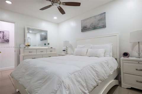 Villa ou maison à vendre à Miami Gardens, Floride: 3 chambres, 161.65 m2 № 1974107 - photo 23