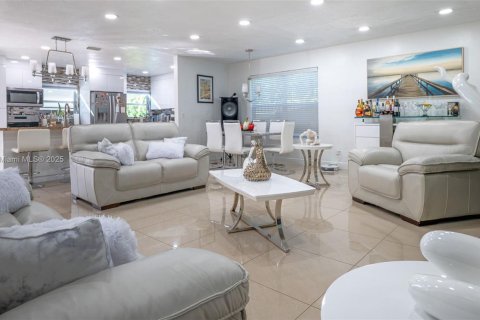 Villa ou maison à vendre à Miami Gardens, Floride: 3 chambres, 161.65 m2 № 1974107 - photo 15