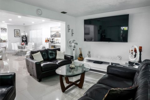 Villa ou maison à vendre à Miami Gardens, Floride: 3 chambres, 161.65 m2 № 1974107 - photo 17