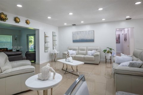 Villa ou maison à vendre à Miami Gardens, Floride: 3 chambres, 161.65 m2 № 1974107 - photo 14