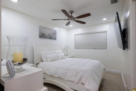 Villa ou maison à vendre à Miami Gardens, Floride: 3 chambres, 161.65 m2 № 1974107 - photo 24