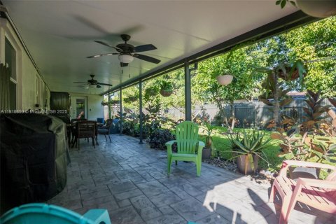 Villa ou maison à vendre à Miami Gardens, Floride: 3 chambres, 161.65 m2 № 1974107 - photo 27