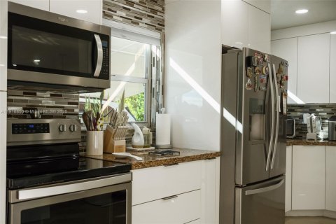 Villa ou maison à vendre à Miami Gardens, Floride: 3 chambres, 161.65 m2 № 1974107 - photo 9