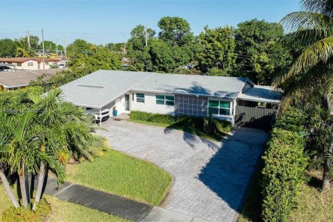 Villa ou maison à vendre à Miami Gardens, Floride: 3 chambres, 161.65 m2 № 1974107 - photo 2