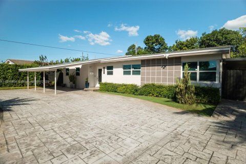 Villa ou maison à vendre à Miami Gardens, Floride: 3 chambres, 161.65 m2 № 1974107 - photo 1