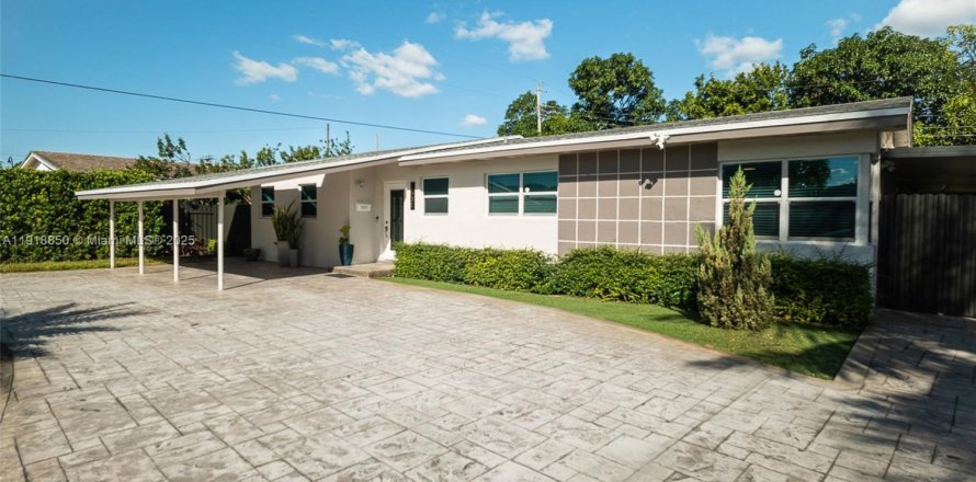 Villa ou maison à Miami Gardens, Floride 3 chambres, 161.65 m2 № 1974107