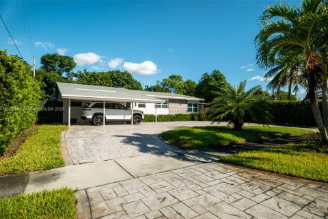 Villa ou maison à vendre à Miami Gardens, Floride: 3 chambres, 161.65 m2 № 1974107 - photo 3
