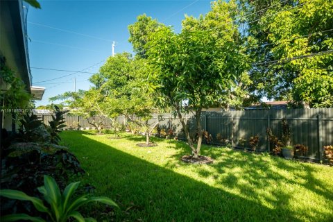 Villa ou maison à vendre à Miami Gardens, Floride: 3 chambres, 161.65 m2 № 1974107 - photo 30