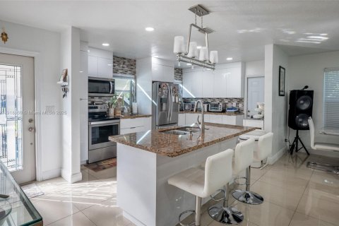 Villa ou maison à vendre à Miami Gardens, Floride: 3 chambres, 161.65 m2 № 1974107 - photo 10