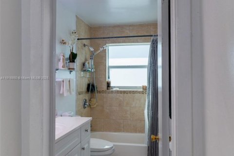 Villa ou maison à vendre à Miami Gardens, Floride: 3 chambres, 161.65 m2 № 1974107 - photo 18