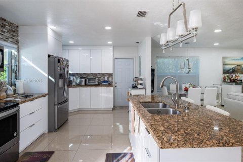 Villa ou maison à vendre à Miami Gardens, Floride: 3 chambres, 161.65 m2 № 1974107 - photo 7