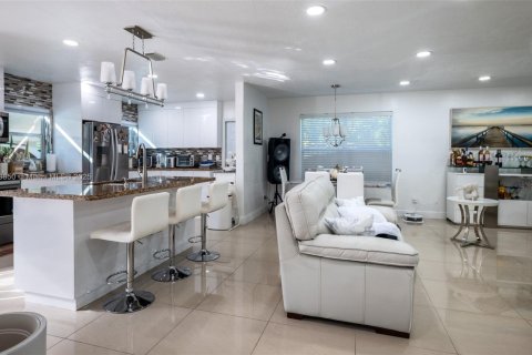 Villa ou maison à vendre à Miami Gardens, Floride: 3 chambres, 161.65 m2 № 1974107 - photo 13