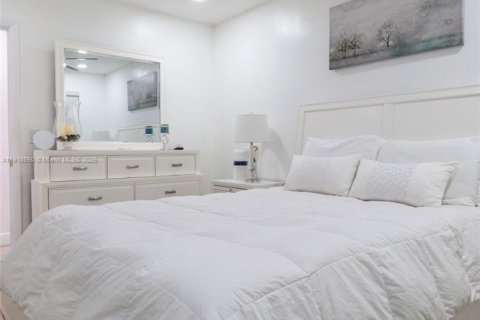 Villa ou maison à vendre à Miami Gardens, Floride: 3 chambres, 161.65 m2 № 1974107 - photo 25