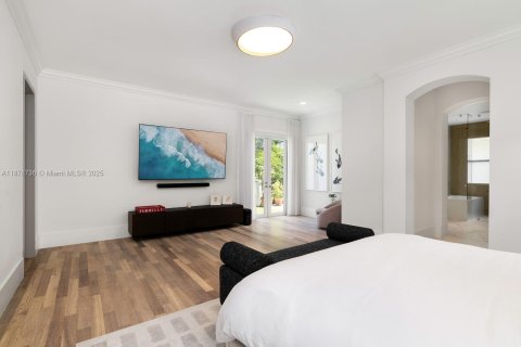 House in Miami, Florida 4 bedrooms, 413.88 sq.m. № 1927660 - photo 16