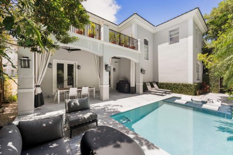 House in Miami, Florida 4 bedrooms, 413.88 sq.m. № 1927660 - photo 30