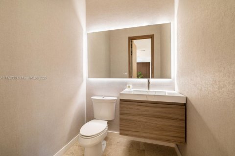 House in Miami, Florida 4 bedrooms, 413.88 sq.m. № 1927660 - photo 28