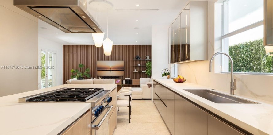 House in Miami, Florida 4 bedrooms, 413.88 sq.m. № 1927660
