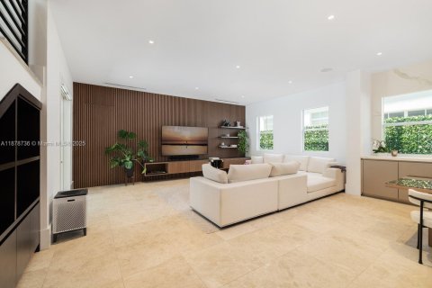 House in Miami, Florida 4 bedrooms, 413.88 sq.m. № 1927660 - photo 7