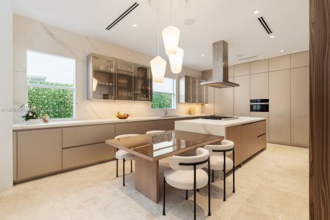 House in Miami, Florida 4 bedrooms, 413.88 sq.m. № 1927660 - photo 10