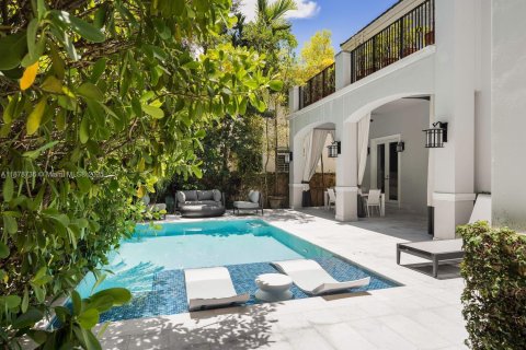 House in Miami, Florida 4 bedrooms, 413.88 sq.m. № 1927660 - photo 29