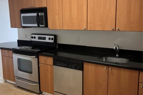 Condo in Miami Beach, Florida, 1 bedroom  № 1868742 - photo 10
