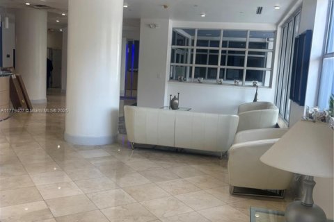 Condo in Miami Beach, Florida, 1 bedroom  № 1868742 - photo 15