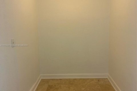 Condo in Miami Beach, Florida, 1 bedroom  № 1868742 - photo 12