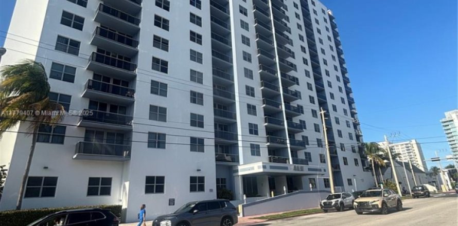 Condo in Miami Beach, Florida, 1 bedroom  № 1868742