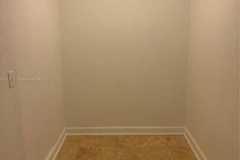 Condo in Miami Beach, Florida, 1 bedroom  № 1868742 - photo 4