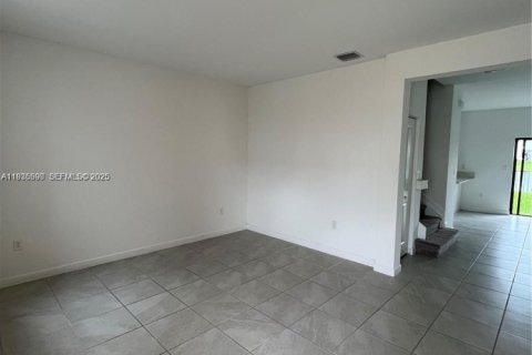 Townhouse in Miami, Florida 3 bedrooms, 124.02 sq.m. № 1994595 - photo 12