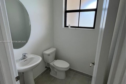 Townhouse in Miami, Florida 3 bedrooms, 124.02 sq.m. № 1994595 - photo 11